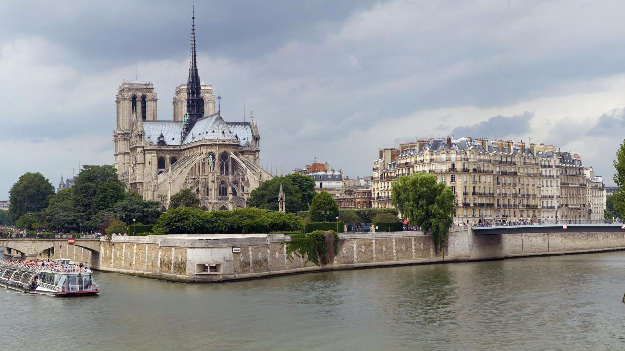 SIGHTS ALONG THE SEINE RIVER visual data 8